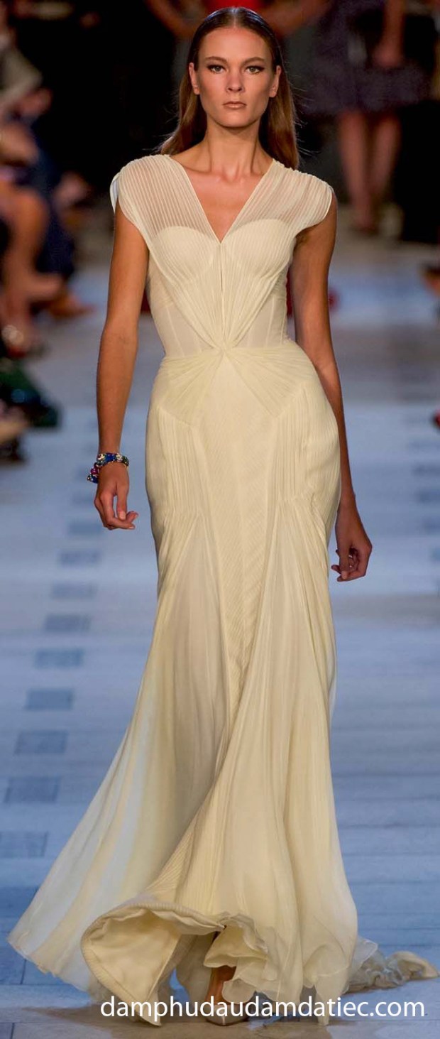 dam da tiec tron xep pli mau vang nhat 