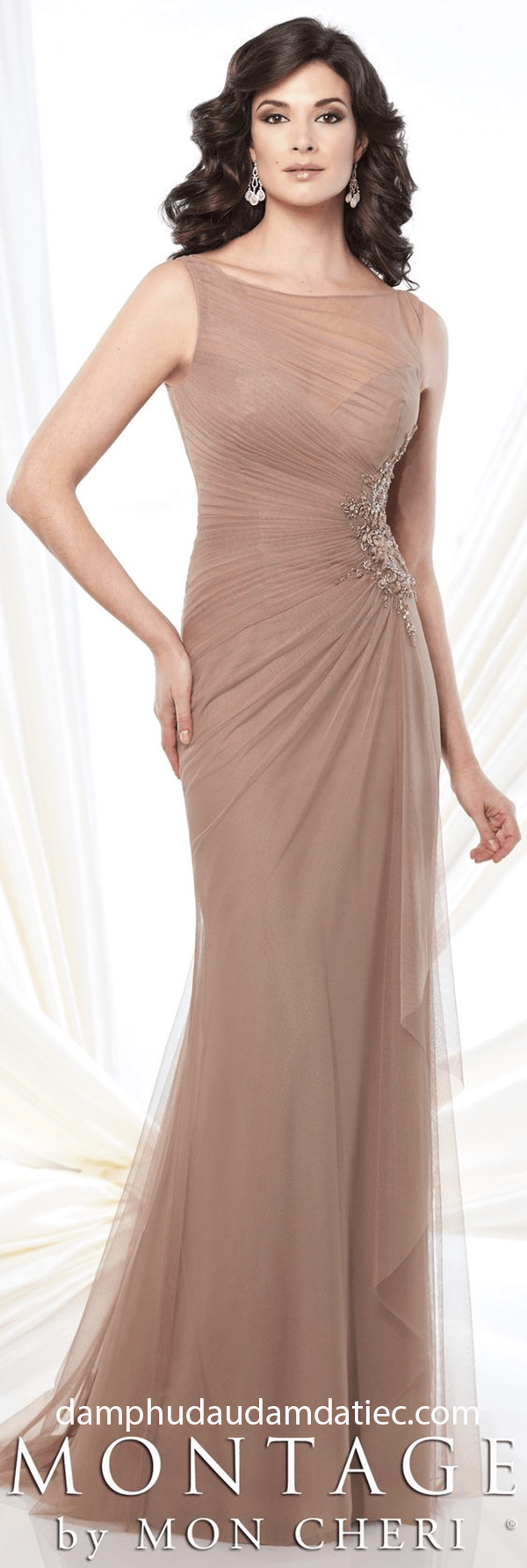 dam da tiec dang dai cho me co dau mau xanh be