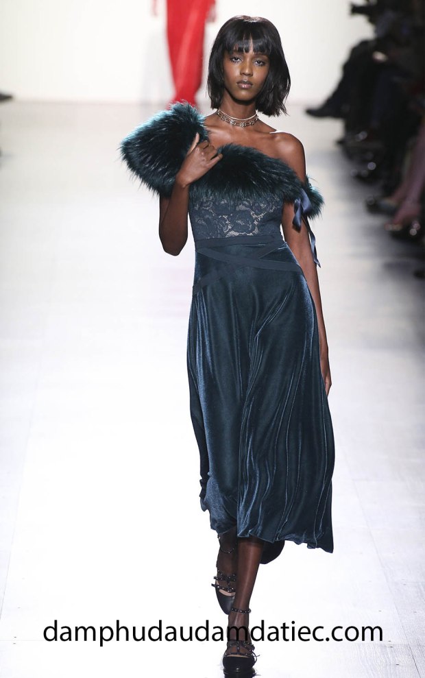 dam da tiec dam phu dau tadashi-shoji-RTW-fall17-TADA_1229 may ao cuoi meera meera fashion concept