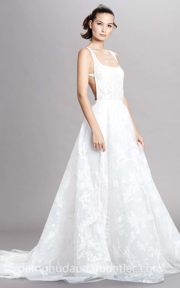 dam da hoi cong chua Dennis-Basso-Prefall-18-13 dia chi may dam da hoi da tiec dep tp hcm xuong may ao cuoi cao cap meera meera fashion concept