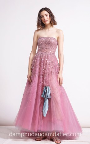 may đầm dạ hội đẹp sài gòn váy công chúa đẹp xoè lộng lẫy Reem Acra PreF18 địa chỉ may đầm dạ tiệc đẹp tp hcm xưởng may váy cưới cao cấp meera meera