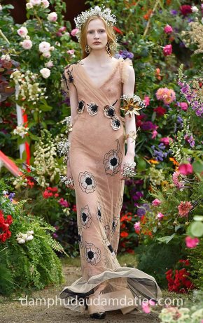 may dam da tiec dep tp hcm sai gon ao cuoi meera meera Rodarte SS 2018 045