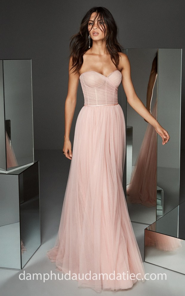 dam da tiec cup nguc de thuong Pronovias