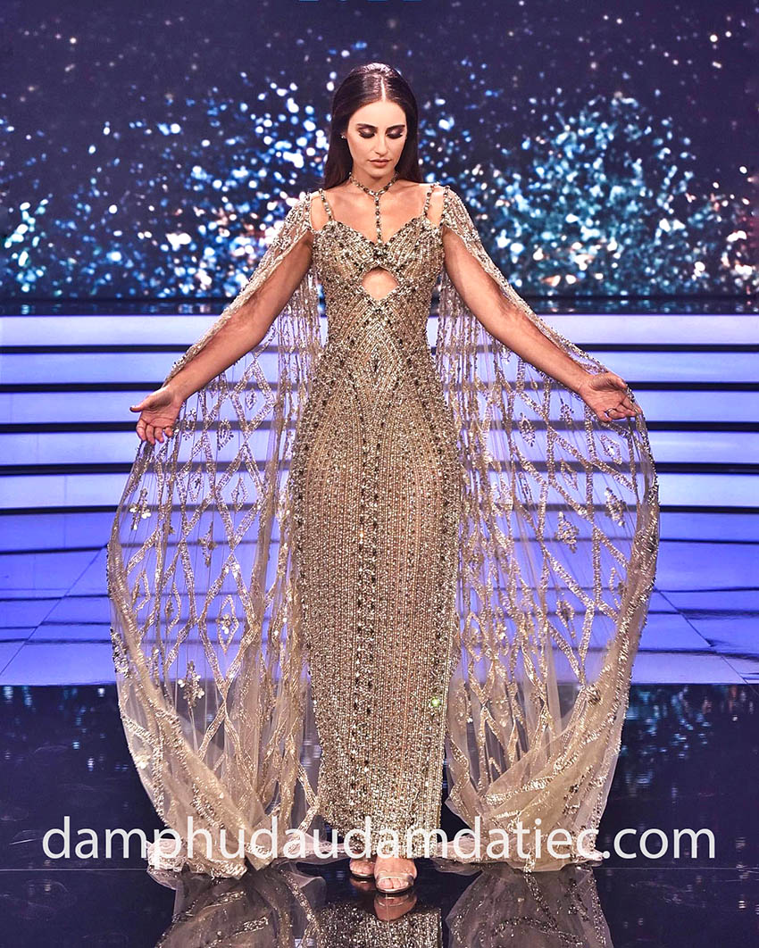 thiết kế váy dạ hội phối tay áo choàng đính đá pha lê